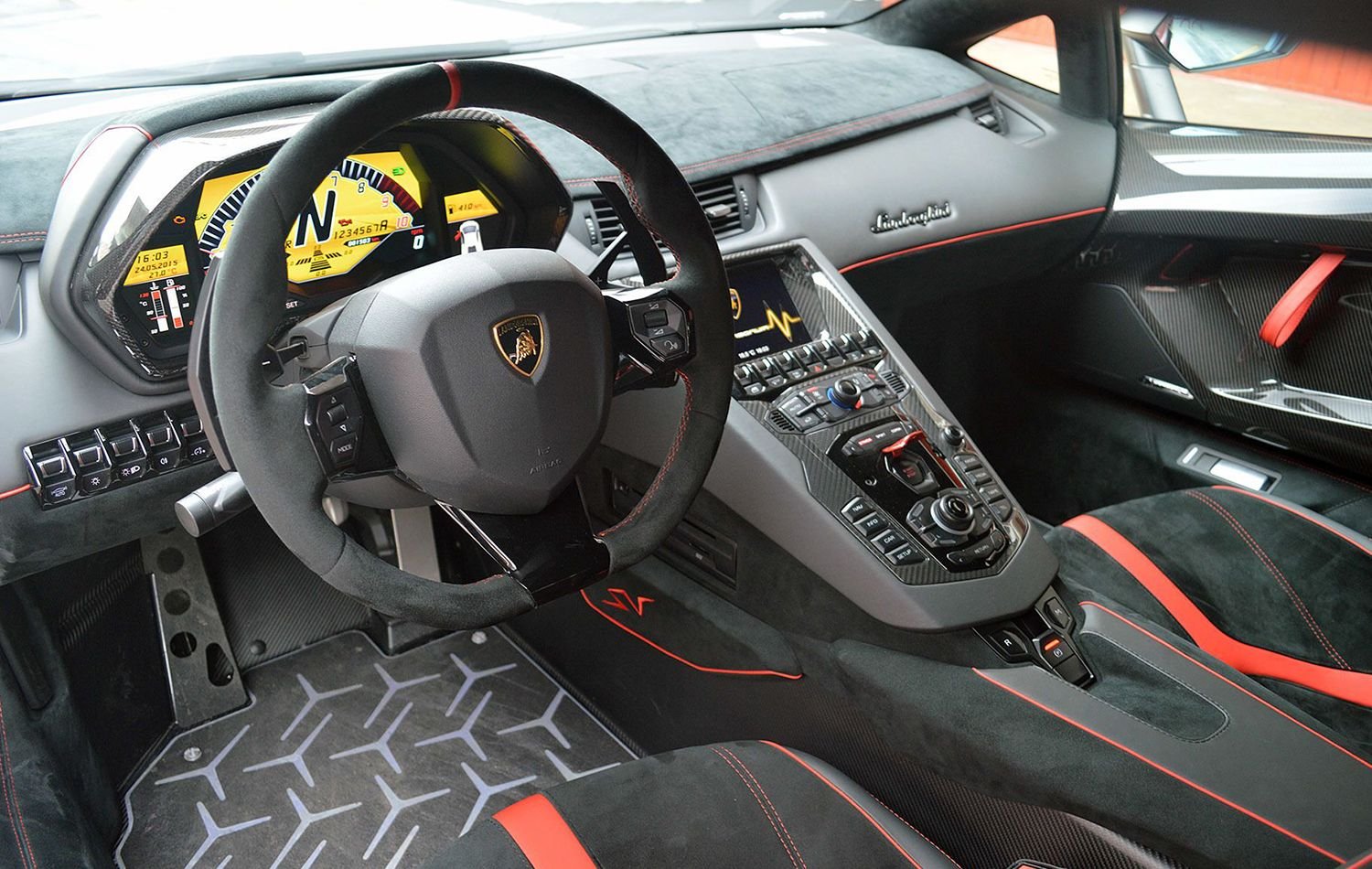 Lamborghini Aventador - Image 5